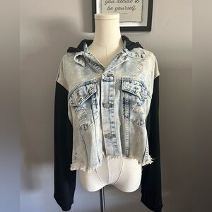 Veveret Cropped Denim Jacket